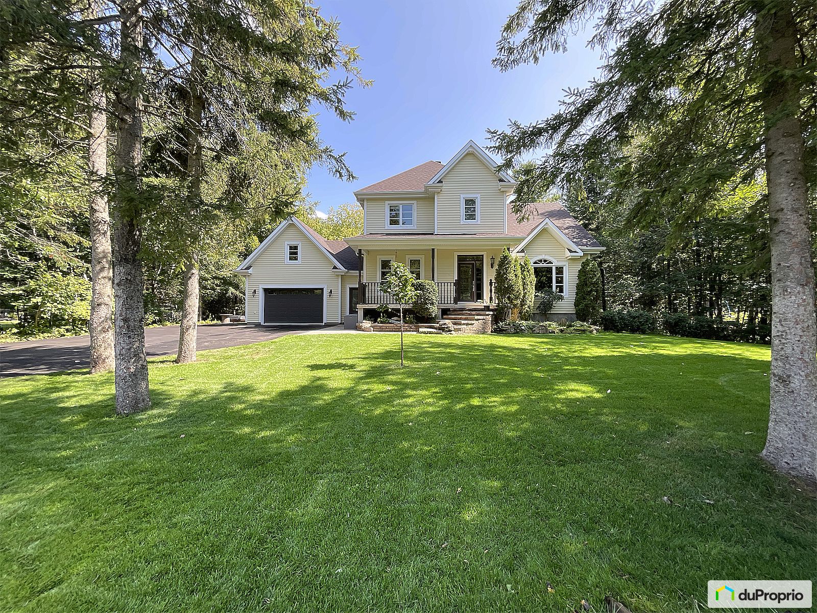 Maison de prestige à vendre 50 rue Champêtre Ste-Anne-des-Plaines - Façade principale sur terrain de golf