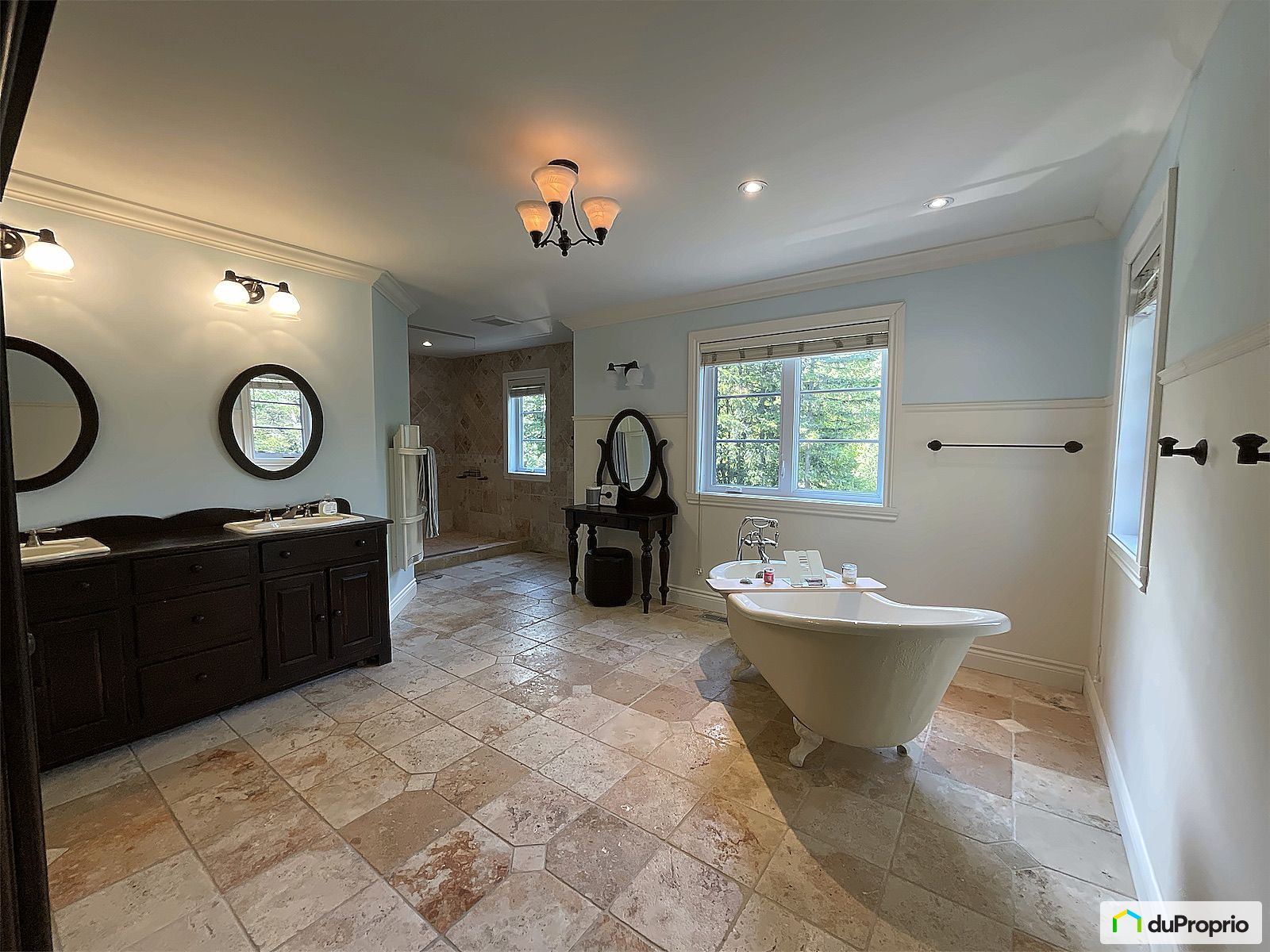 Salle de bain autre vue