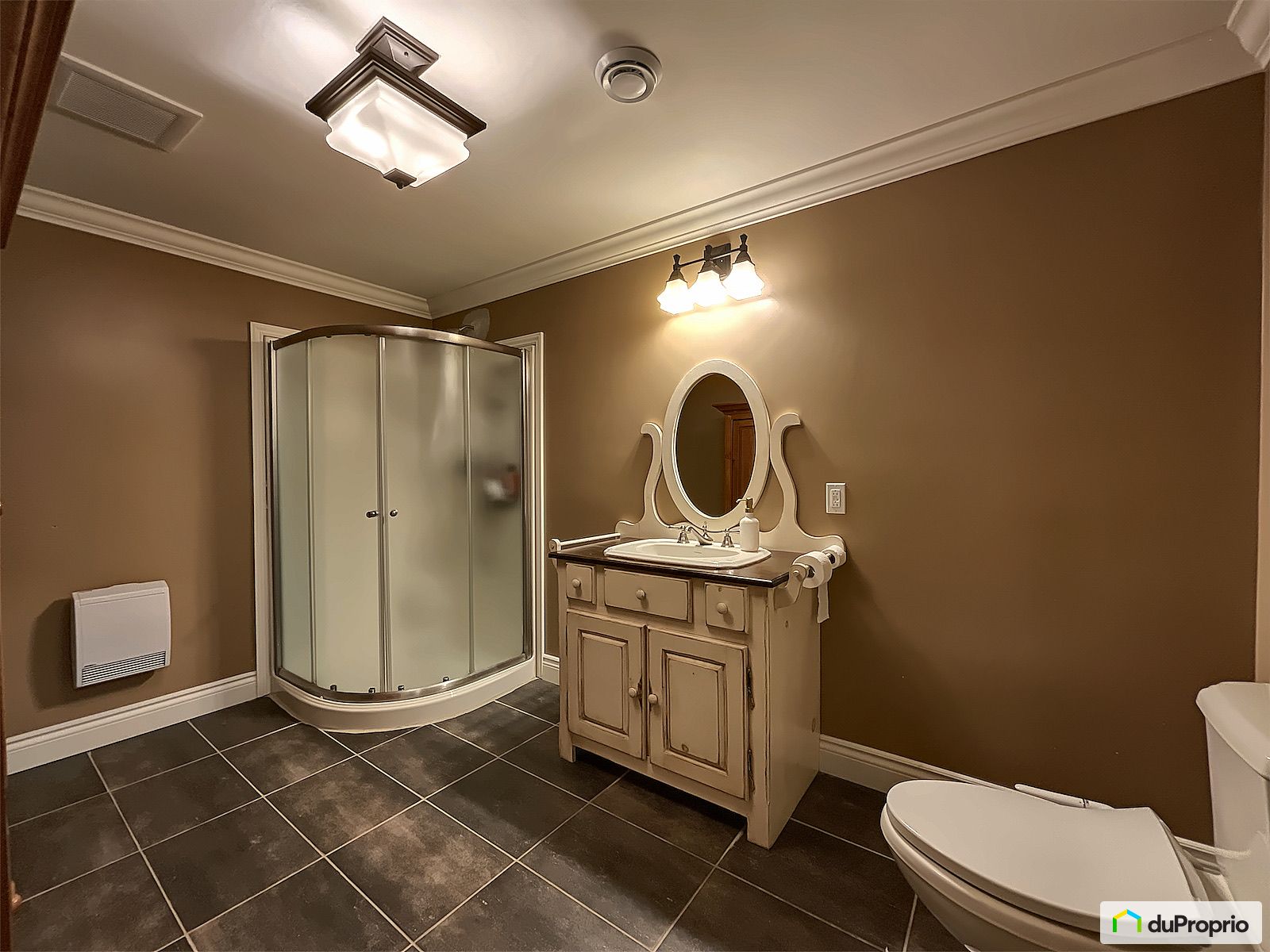 Salle de séjour sous-sol autre vue